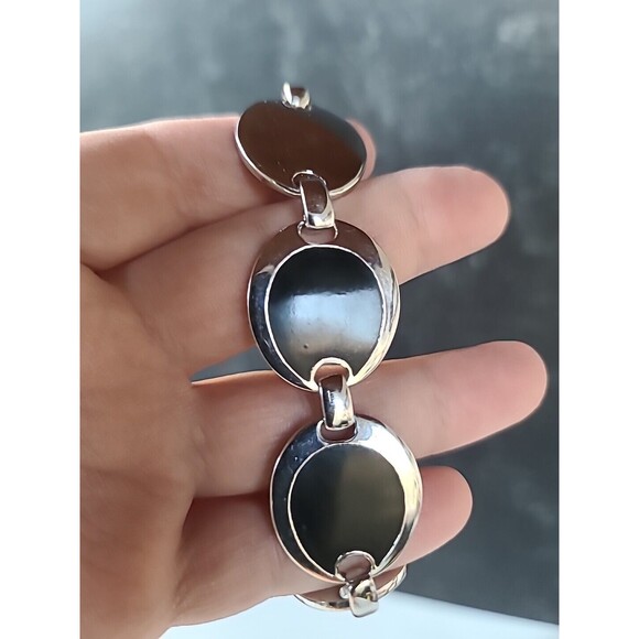 Black Enamel And Silver Tone Metal Link Bracelet With Toggle Closure Vintage - Picture 2 of 10